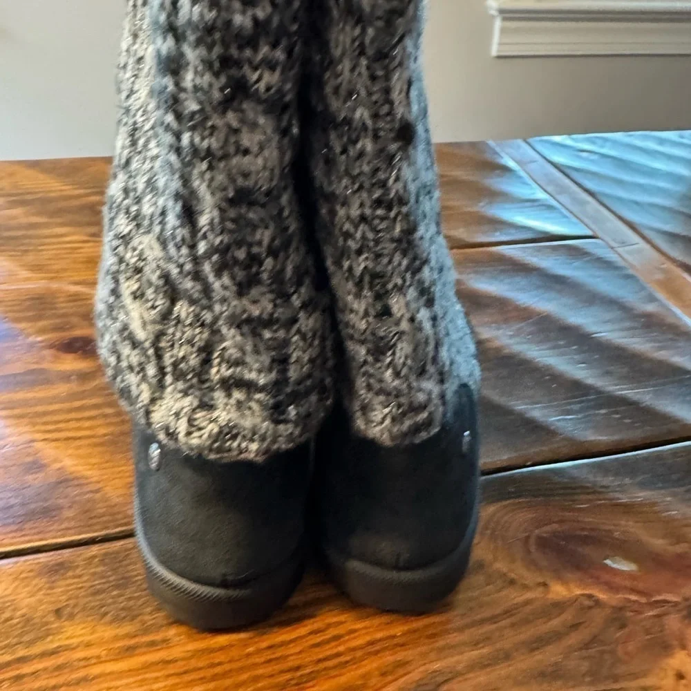 Abeo Knit & suede boots. New without box never worn. Size 6 black/gray